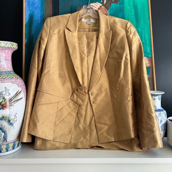 Y2K Tahari Gold Skirt Set Elegant and Versatile 8 - Picture 11 of 15